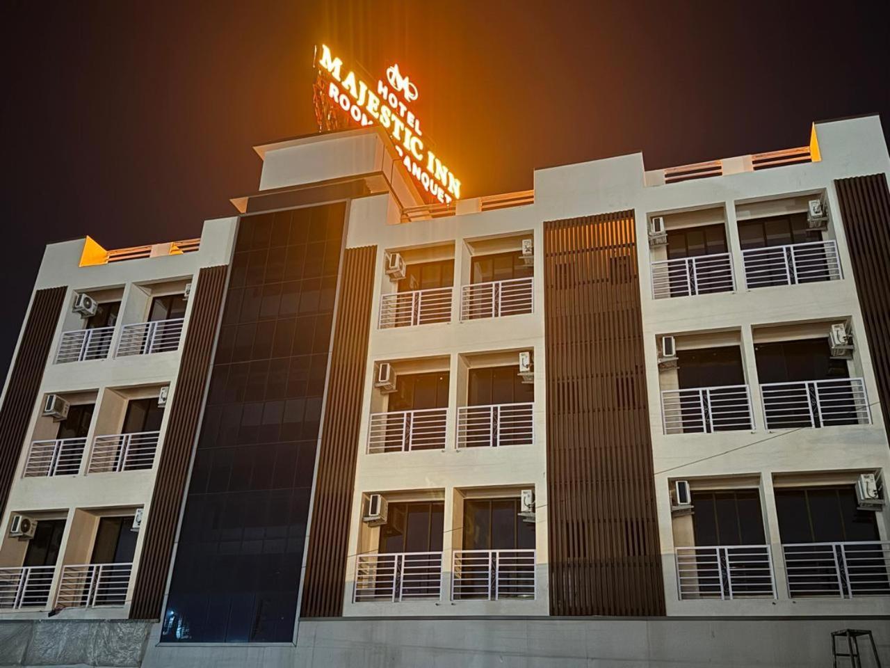 Majestic Inn Vasai Esterno foto