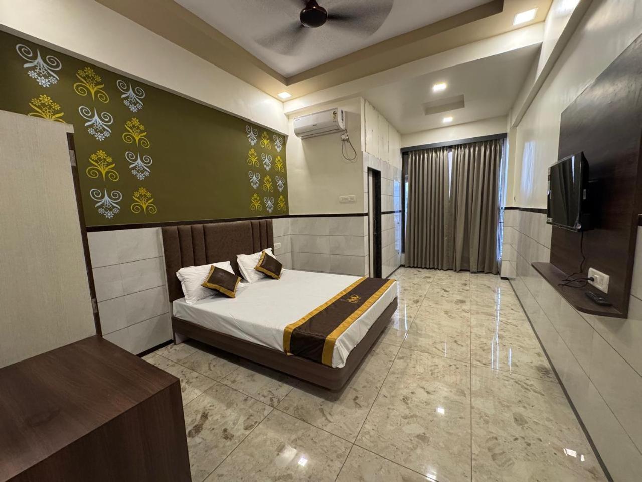 Majestic Inn Vasai Esterno foto